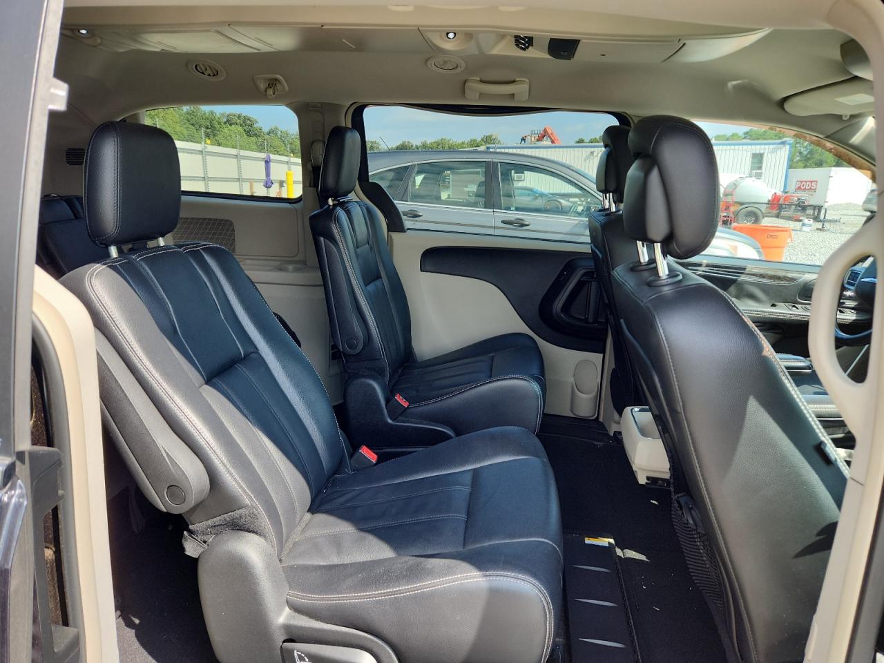 CHRYSLER TOWN & COUNTRY TOURING