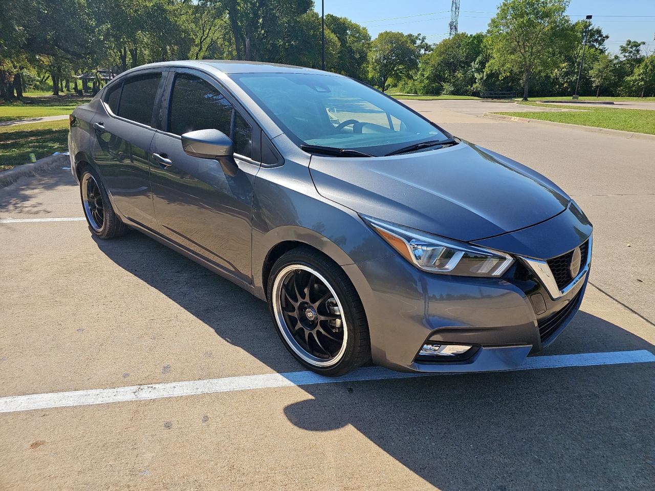 NISSAN VERSA SV