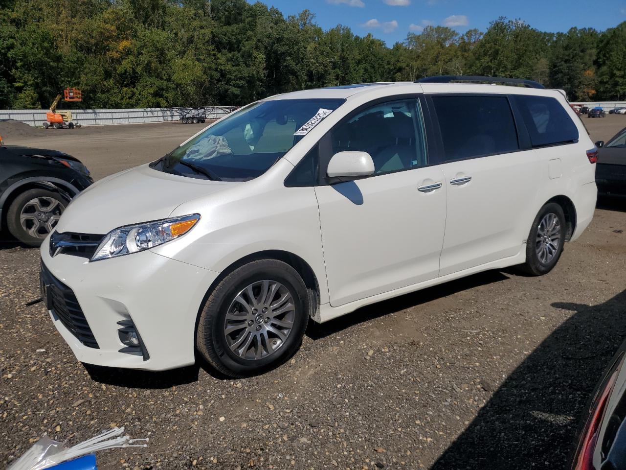 TOYOTA SIENNA XLE