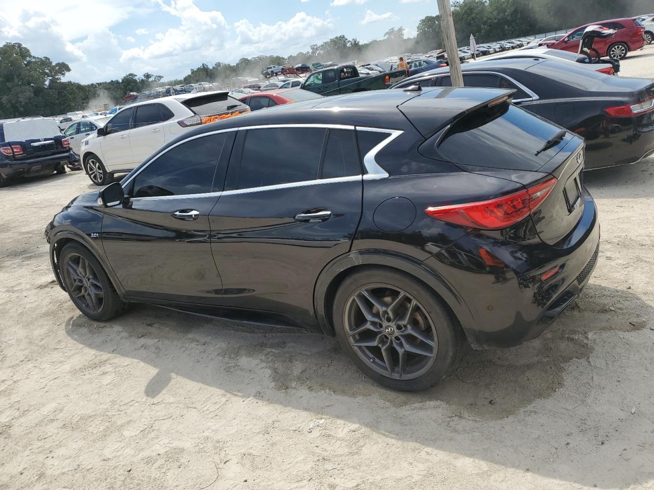 INFINITI QX30 BASE