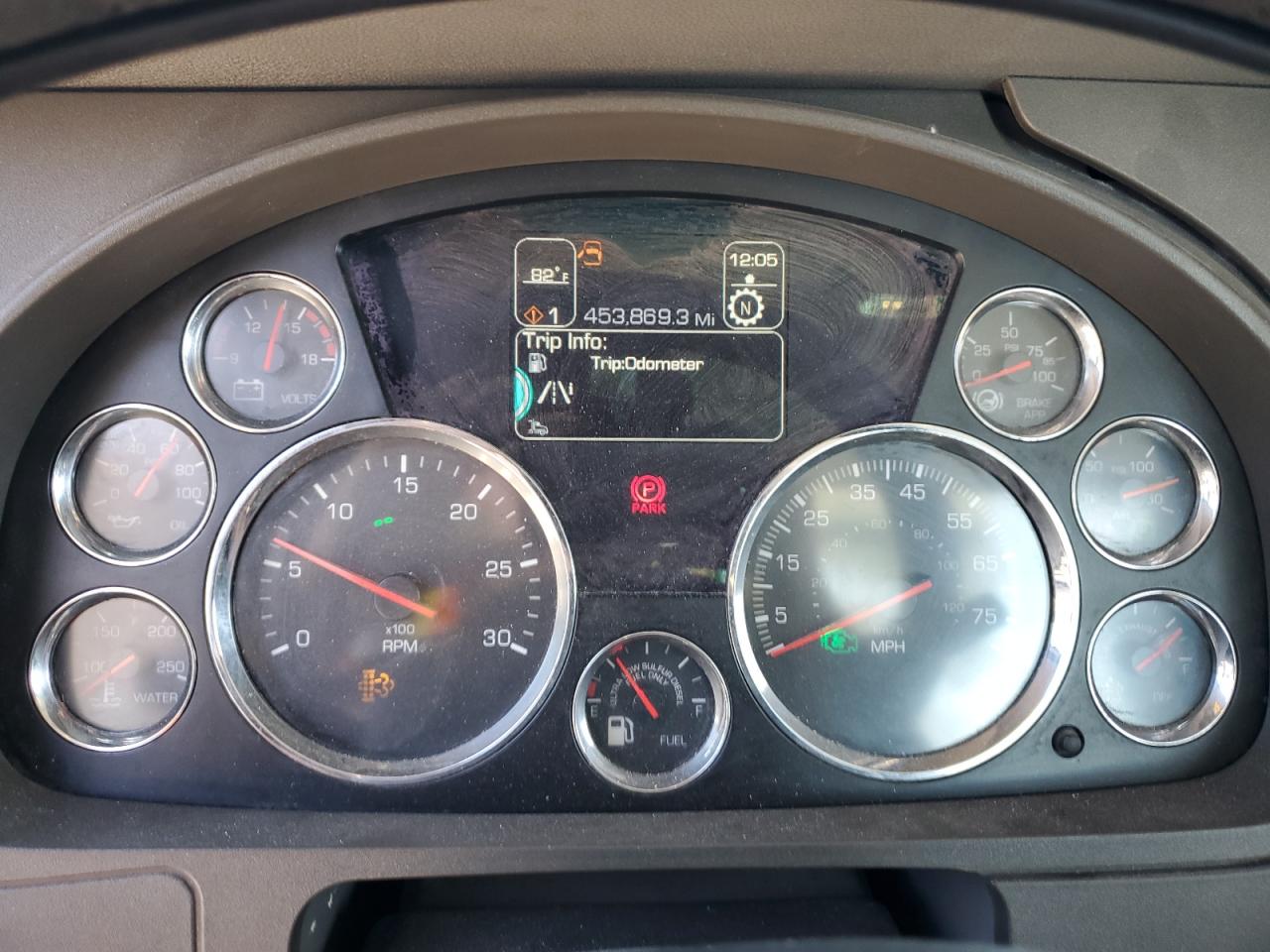 Lot #3235121093 2016 KENWORTH T880