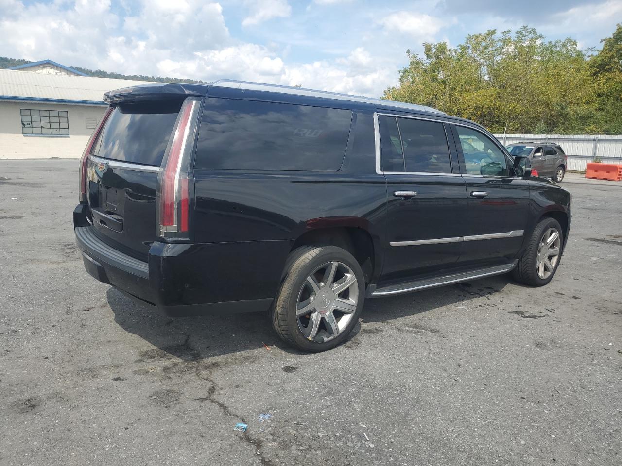 CADILLAC ESCALADE ESV LUXURY