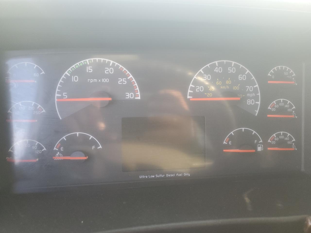 Lot #3241518385 2017 VOLVO VNL