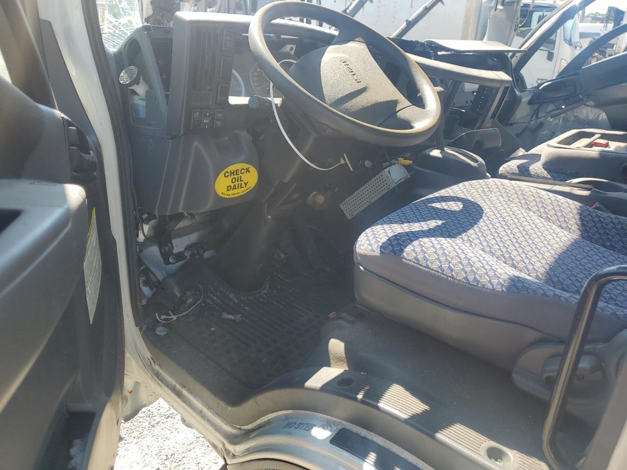 Lot #3280480127 2023 ISUZU NQR