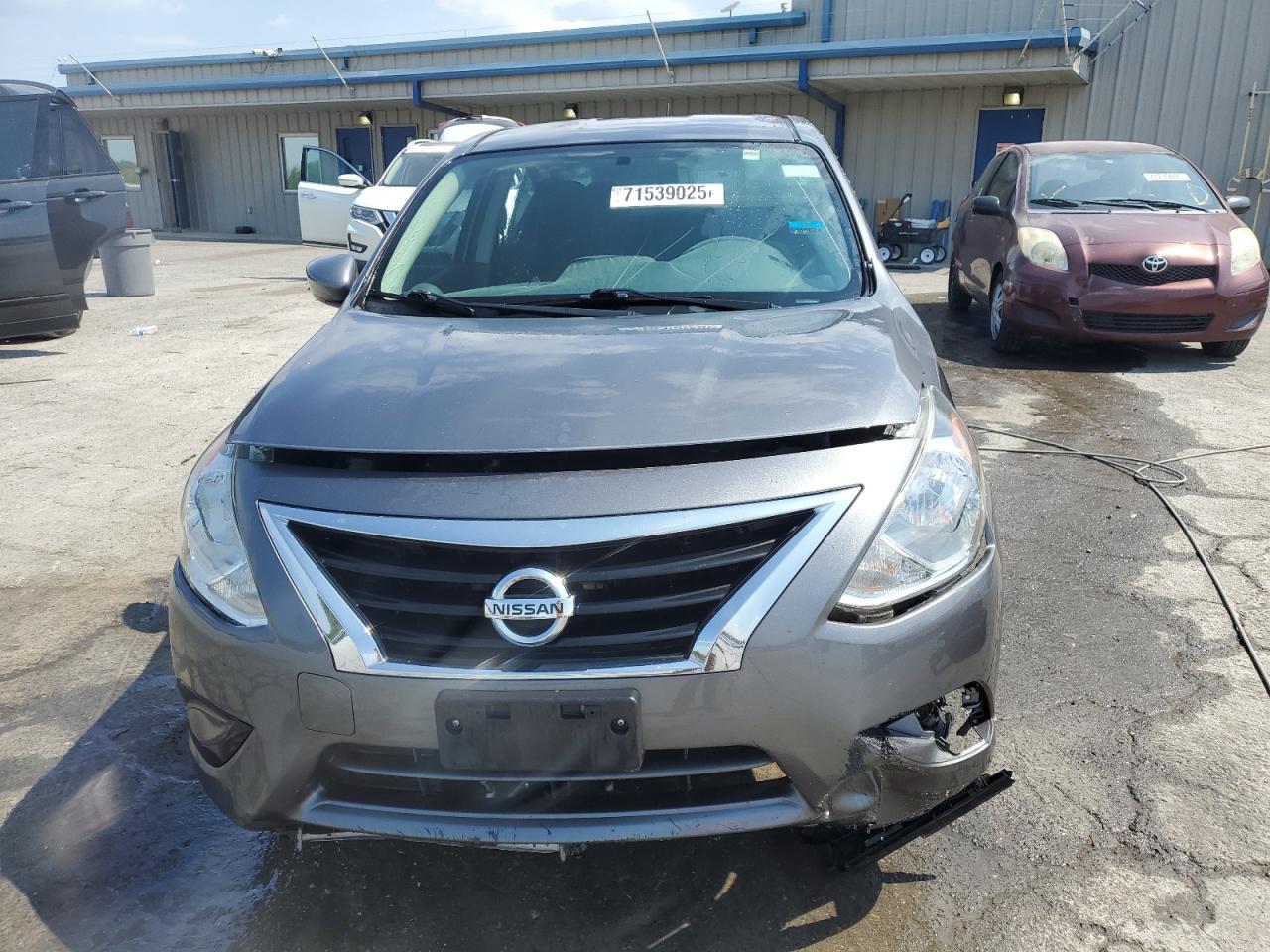 NISSAN VERSA S
