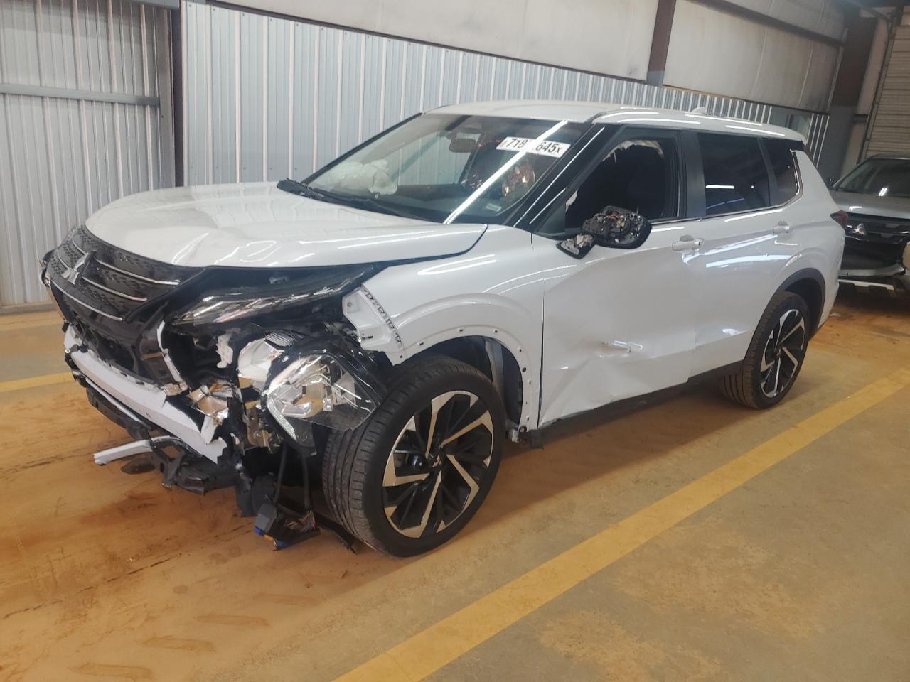 MITSUBISHI OUTLANDER SE