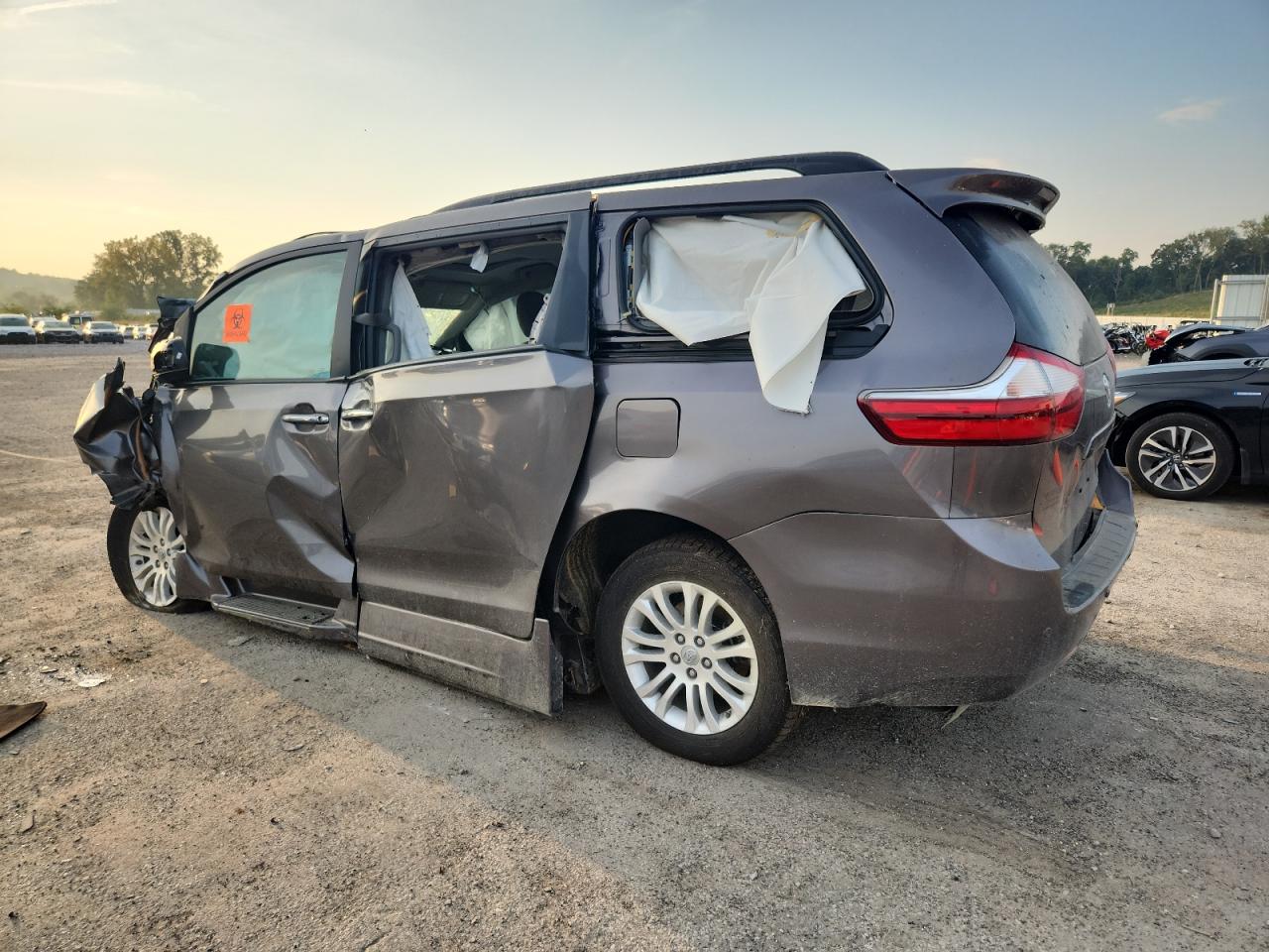 TOYOTA SIENNA XLE