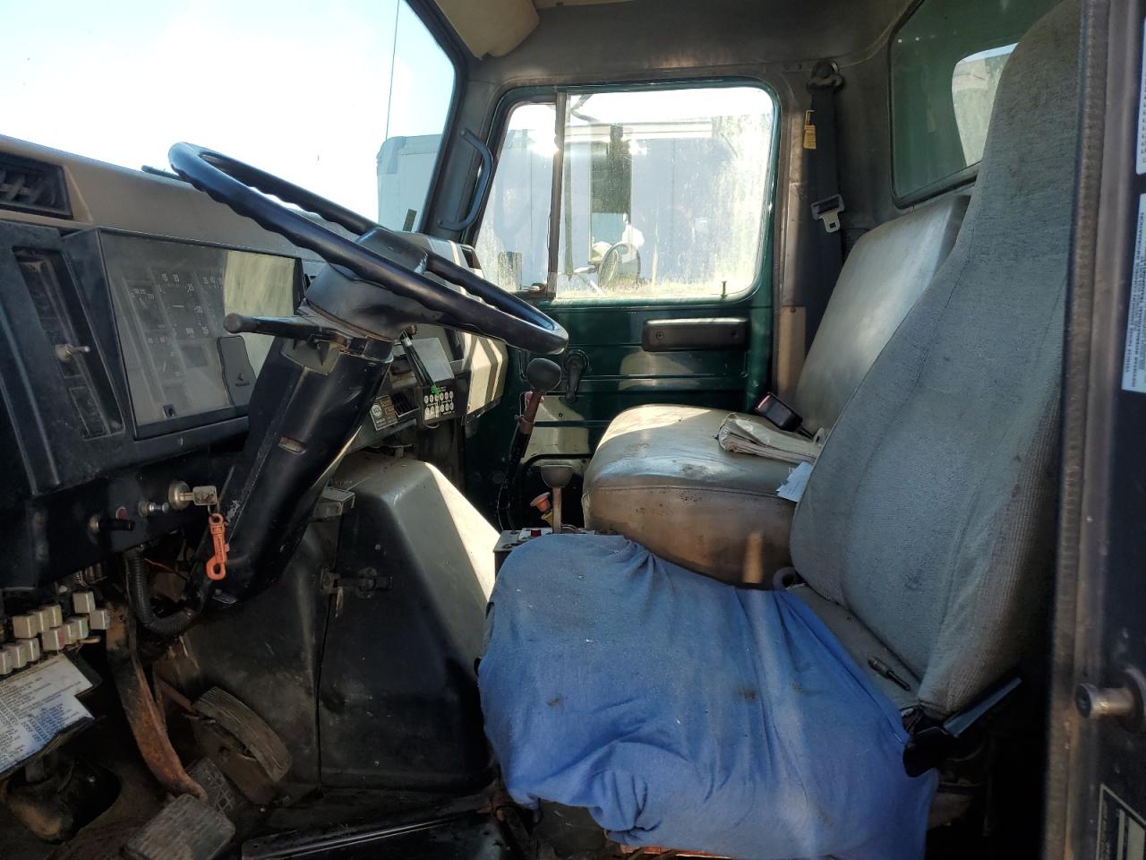 Lot #3246764832 1994 INTERNATIONAL 4900