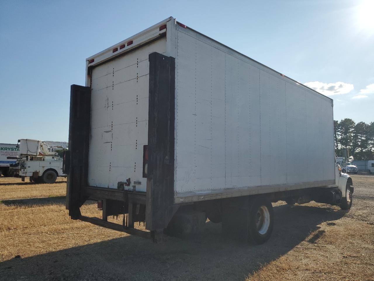 Lot #3237052029 2001 INTERNATIONAL 4000 4700