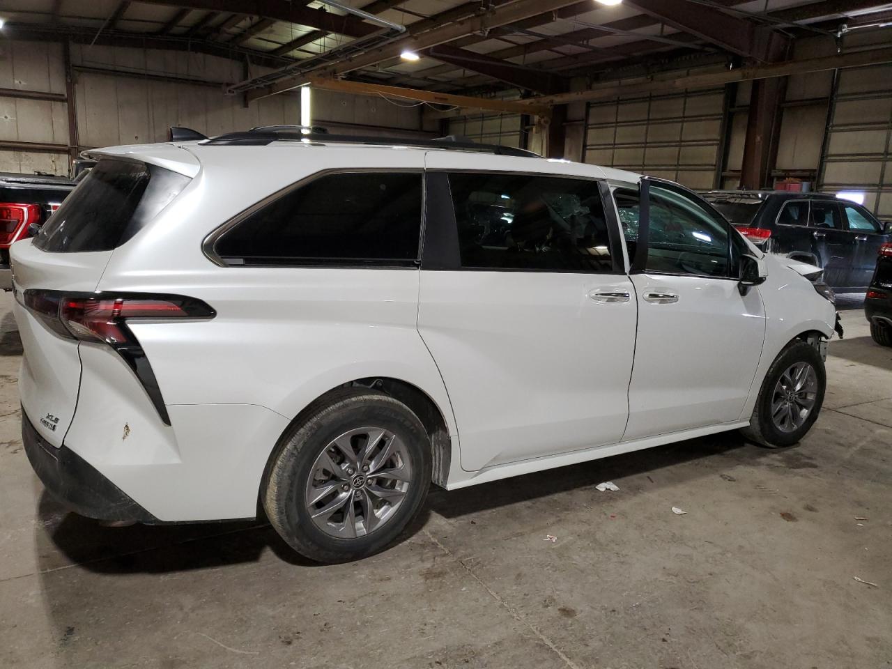 TOYOTA SIENNA XLE