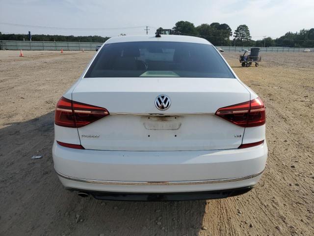 2017 VOLKSWAGEN PASSAT R-L 1VWDT7A31HC019884