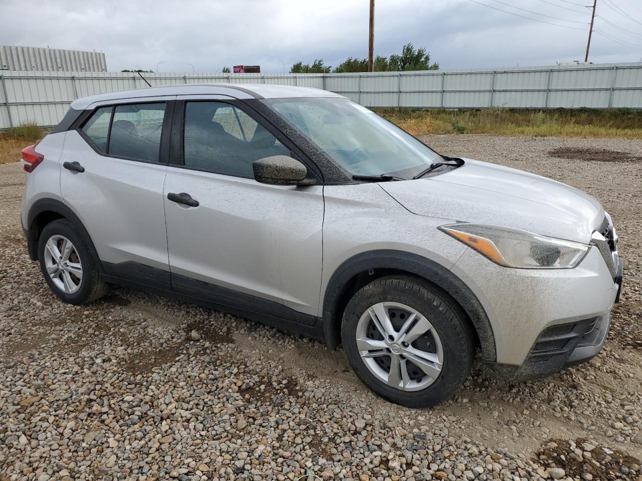 NISSAN KICKS S