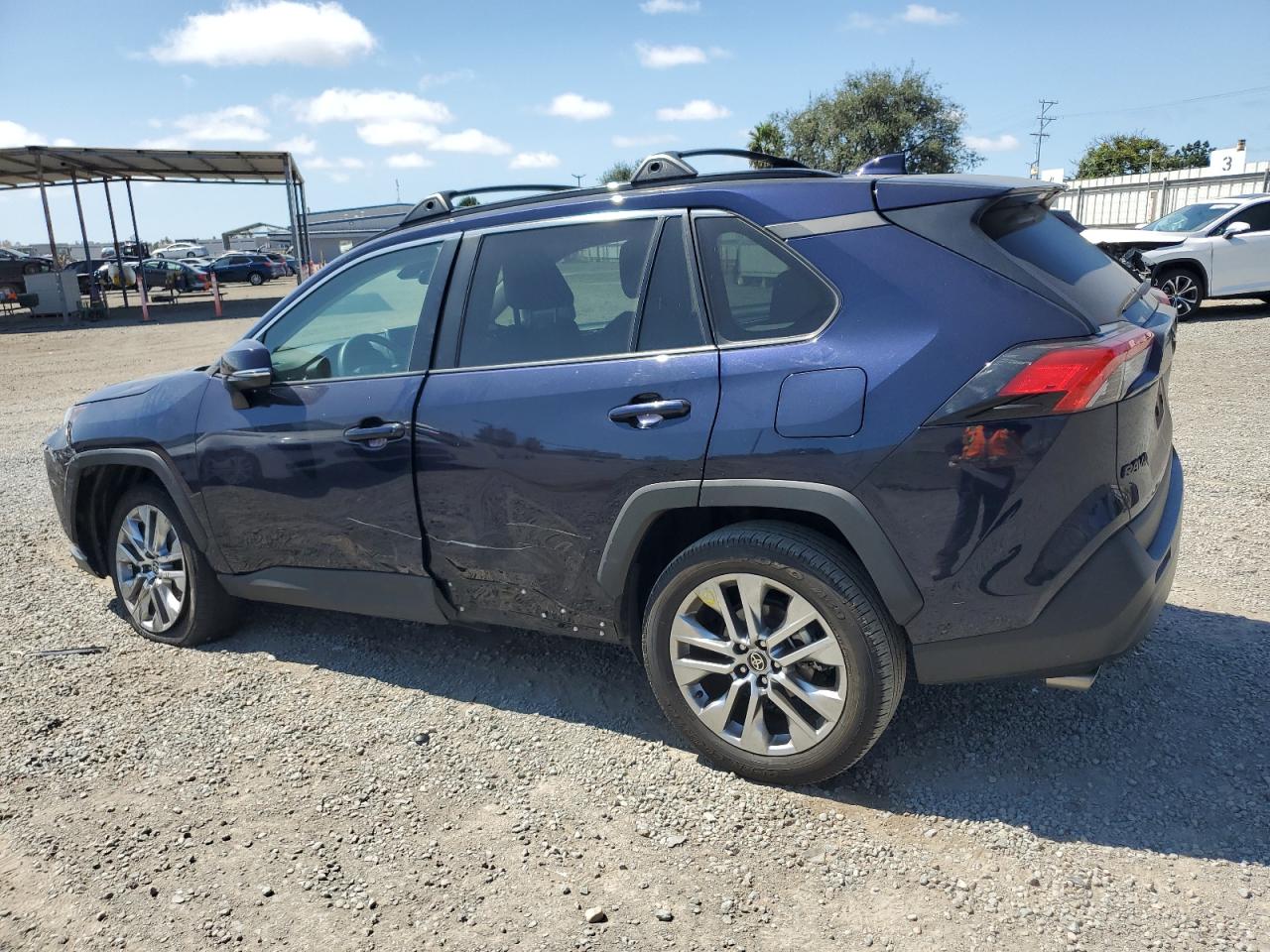 TOYOTA RAV4 XLE PREMIUM