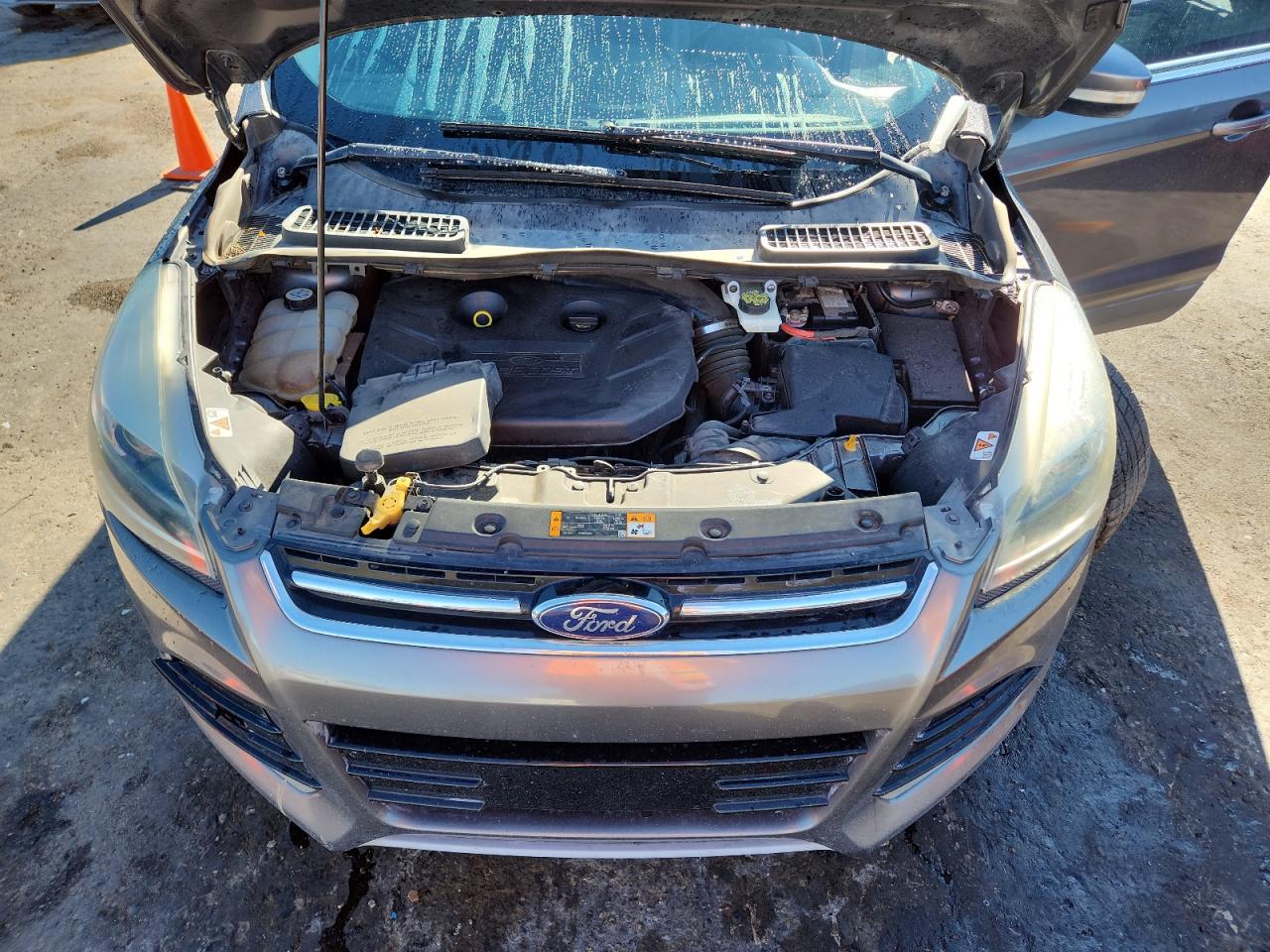 FORD ESCAPE TITANIUM