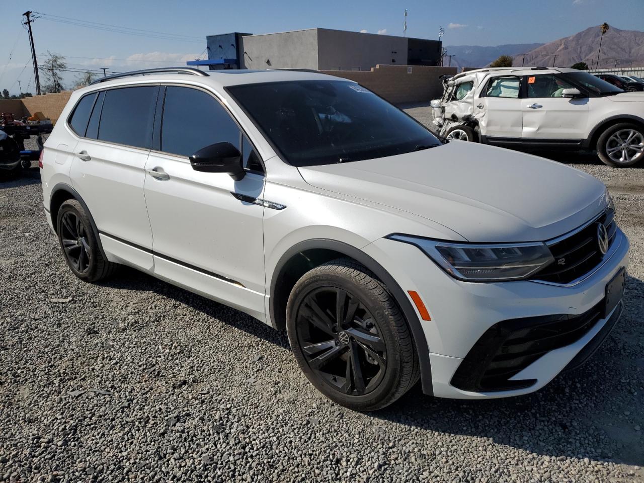 VOLKSWAGEN TIGUAN SE R-LINE BLACK
