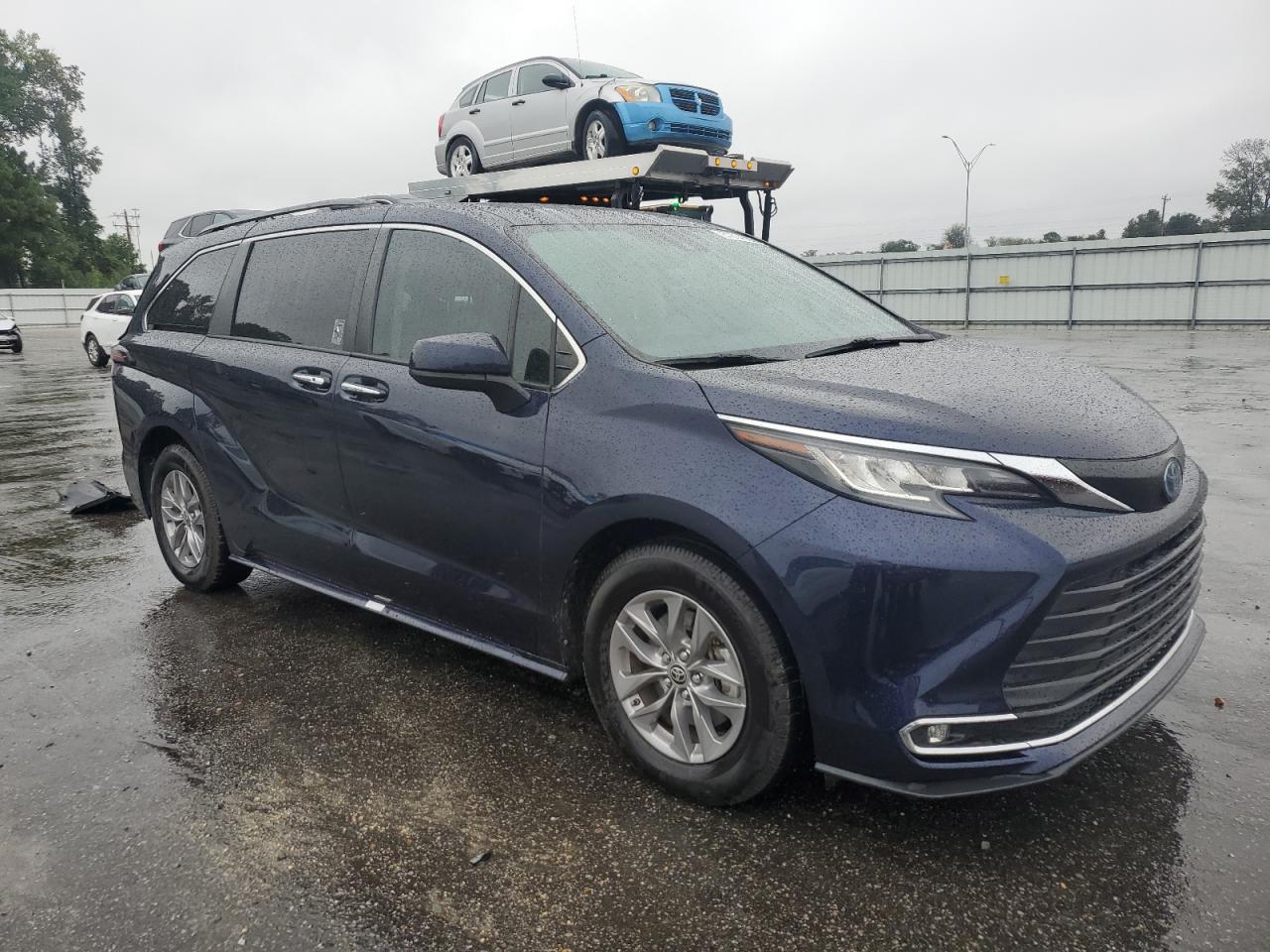 TOYOTA SIENNA XLE