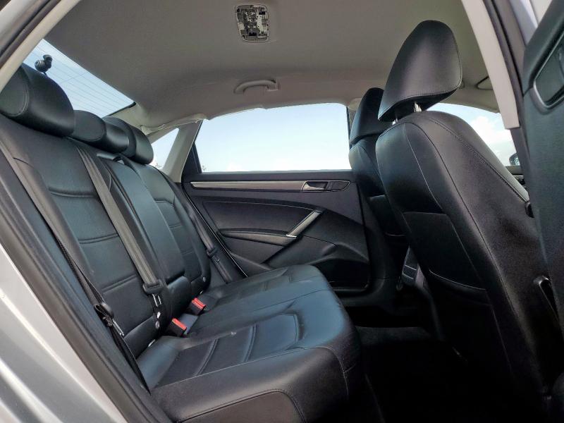 2017 VOLKSWAGEN PASSAT R-L - 1VWDT7A31HC071810