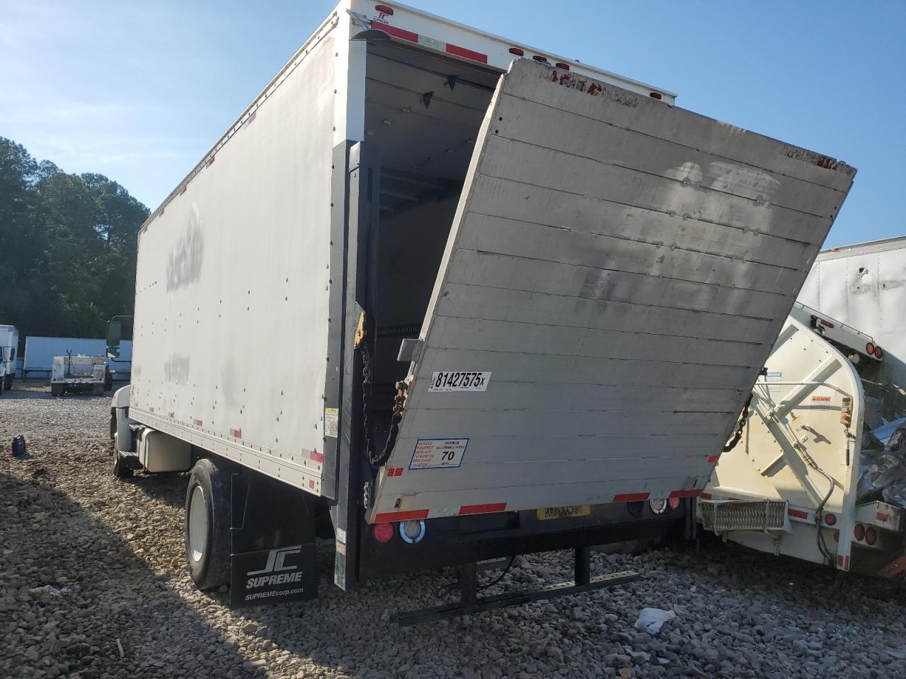 Lot #3254449141 2017 HINO 258/268