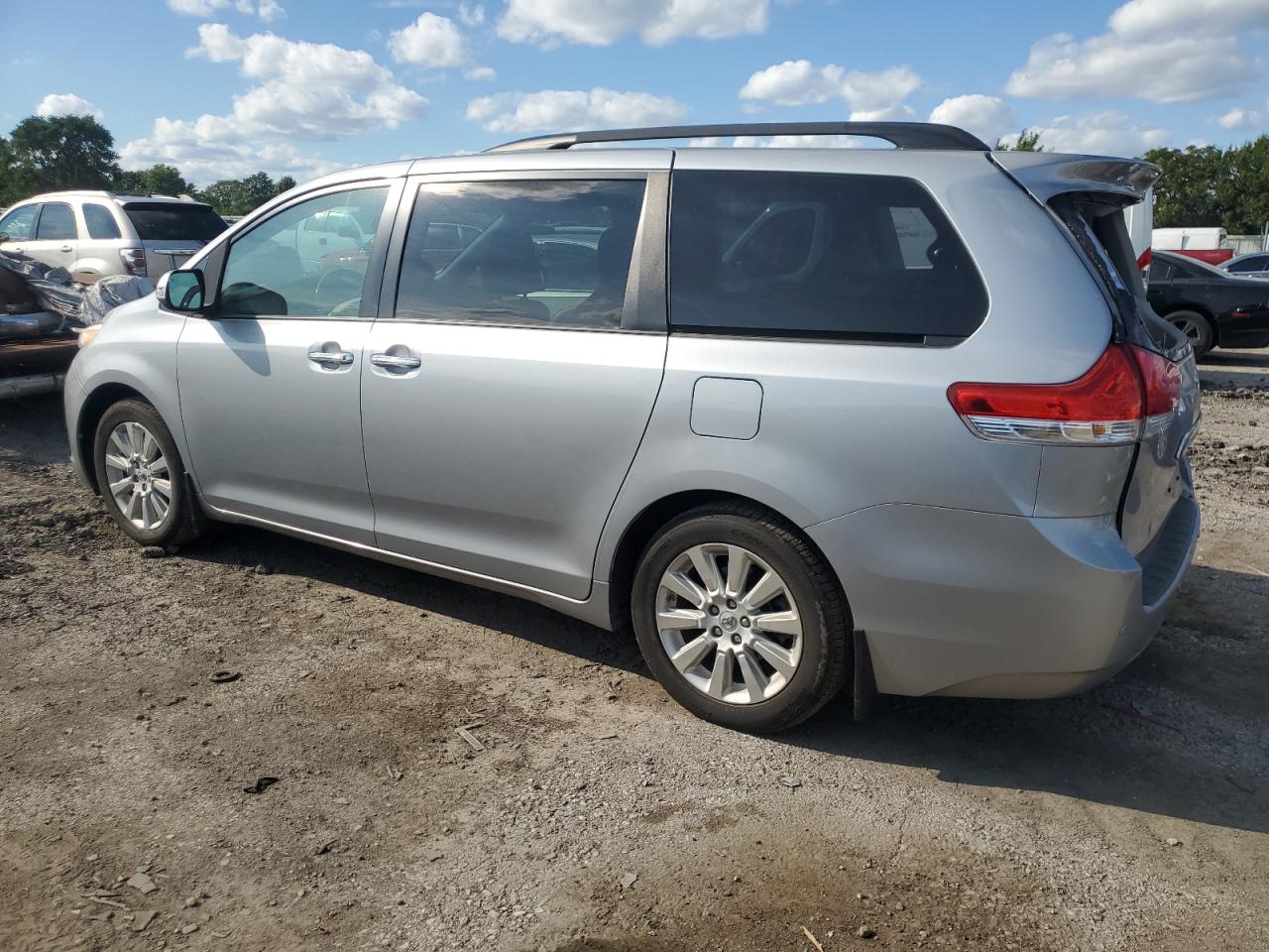 TOYOTA SIENNA XLE