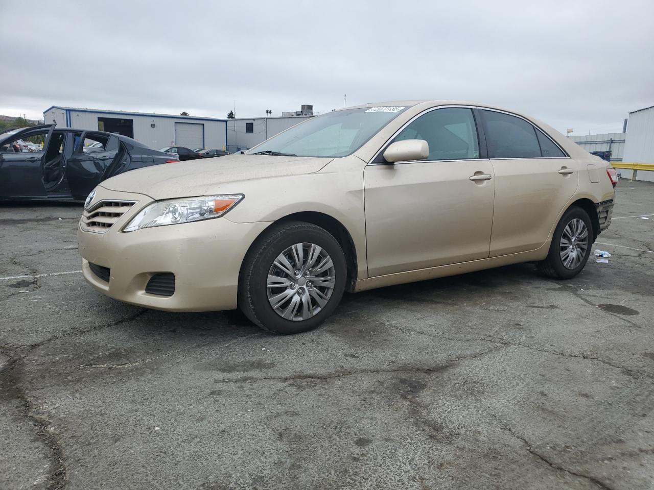 TOYOTA CAMRY BASE