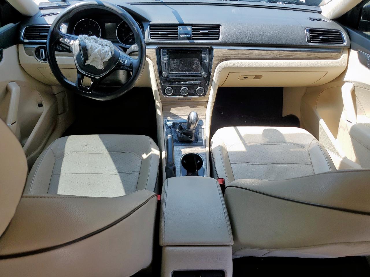 VOLKSWAGEN PASSAT SE