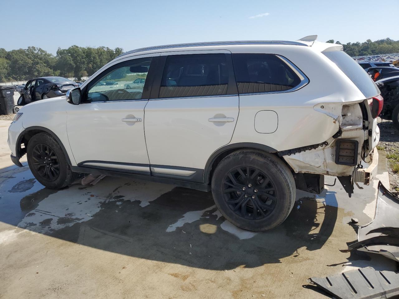 MITSUBISHI OUTLANDER SE