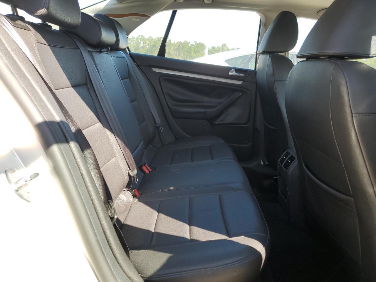 VOLKSWAGEN JETTA LIMITED