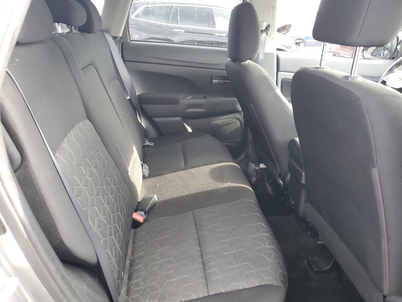 MITSUBISHI OUTLANDER ES