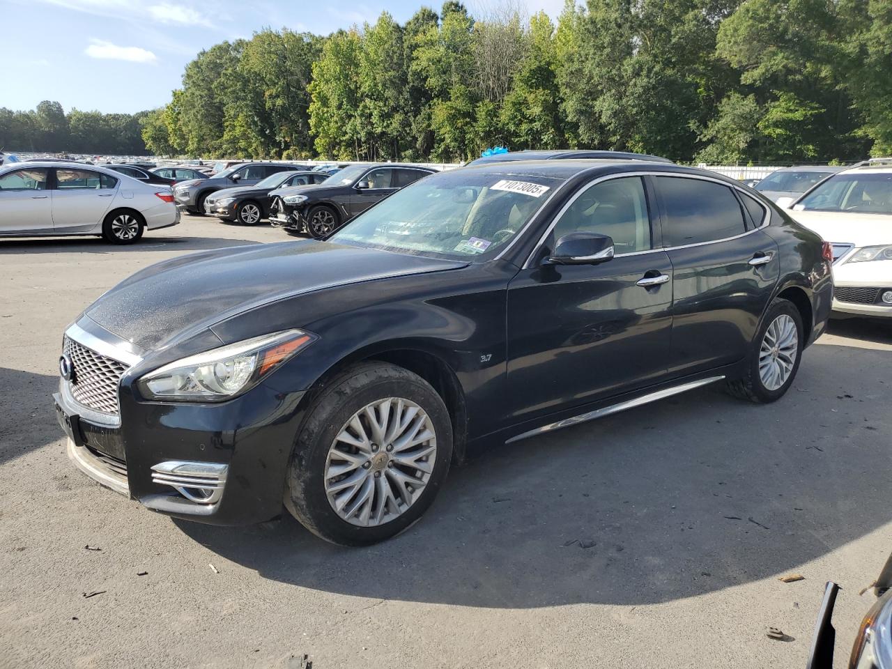 INFINITI Q70 3.7