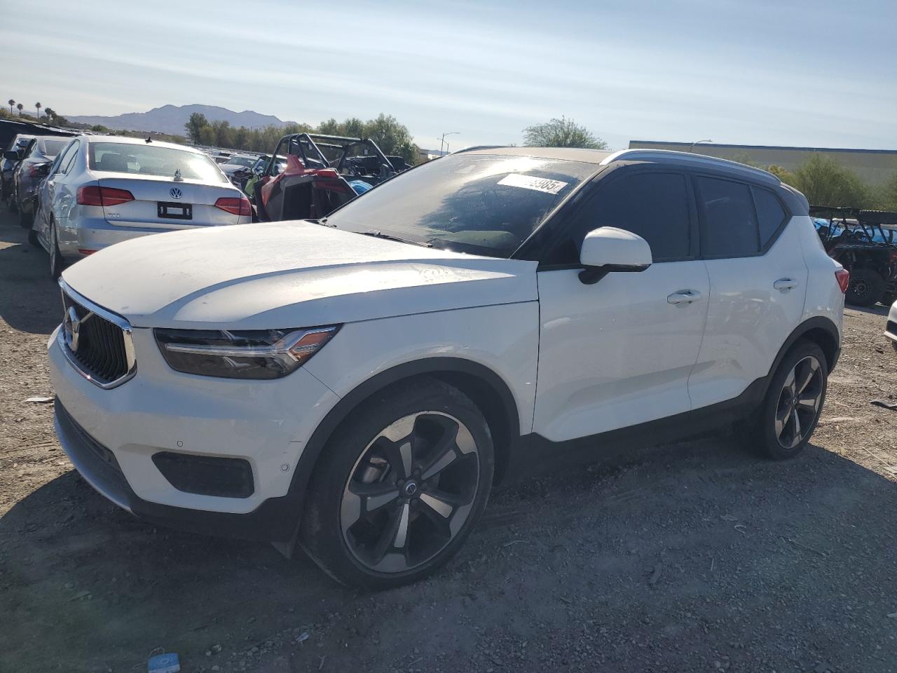 VOLVO XC40 T5 MOMENTUM