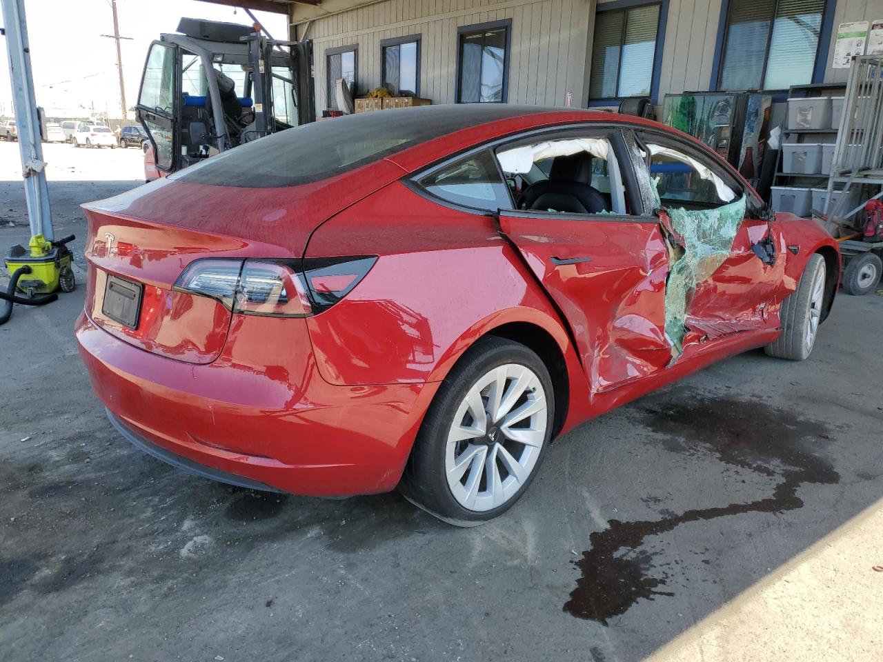 TESLA MODEL 3