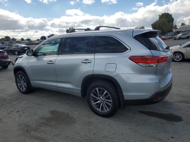TOYOTA HIGHLANDER SE 2018 silver  gas 5TDJZRFH1JS812949 photo #3