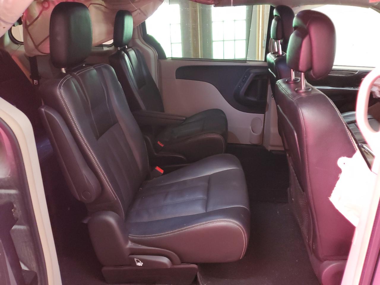 CHRYSLER TOWN & COUNTRY TOURING L