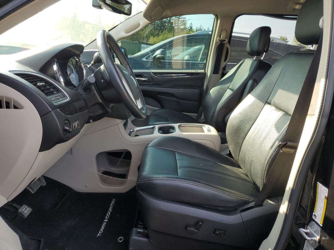 CHRYSLER TOWN & COUNTRY TOURING L