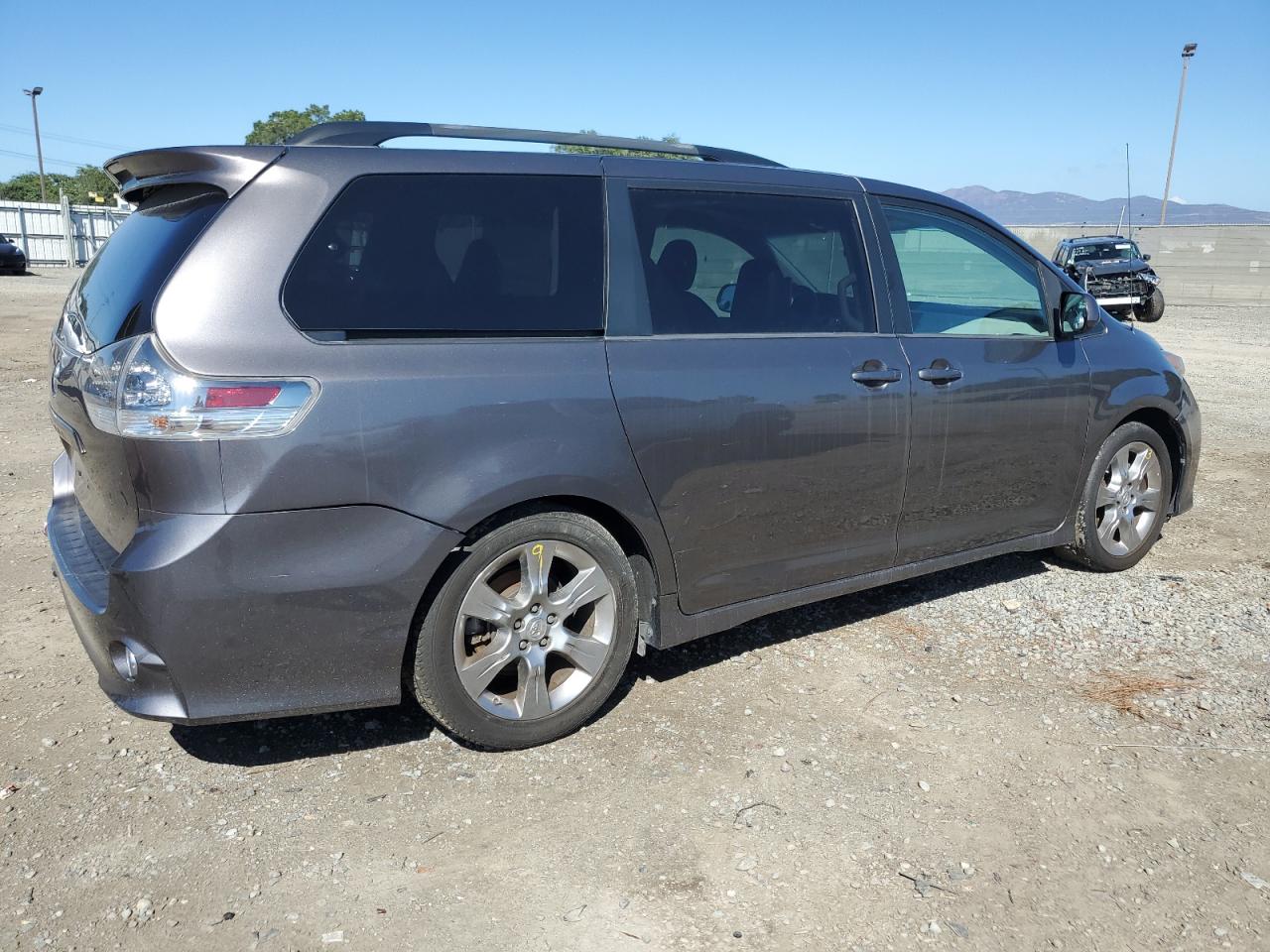 TOYOTA SIENNA SPORT