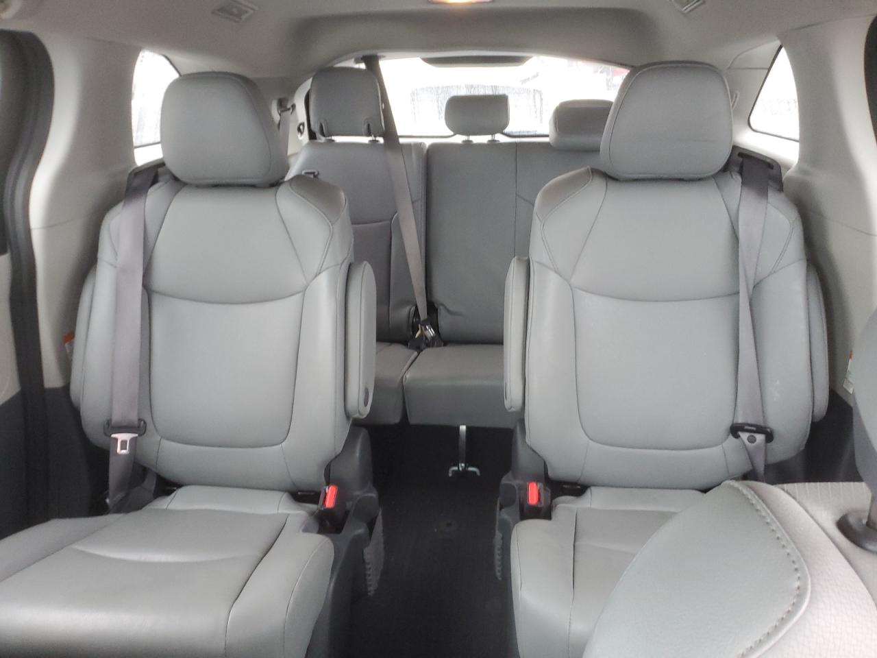 TOYOTA SIENNA XLE