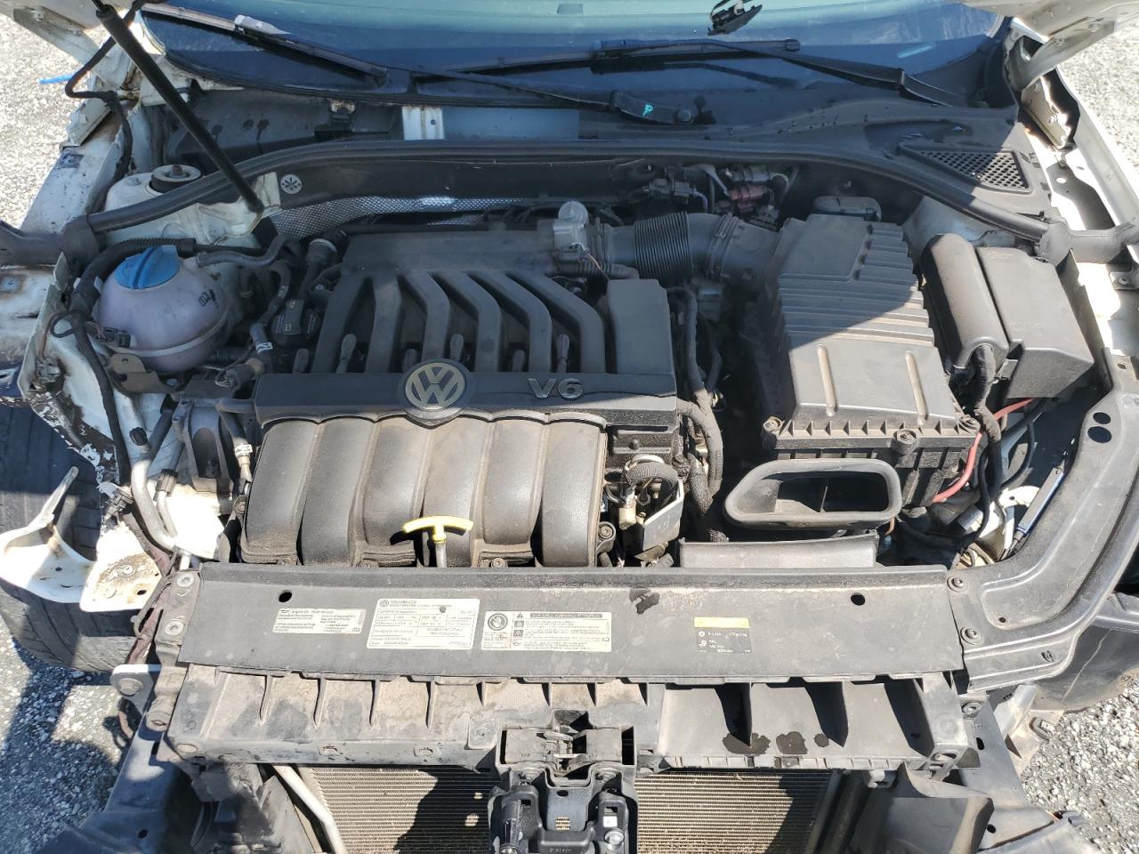 VOLKSWAGEN PASSAT SEL PREMIUM