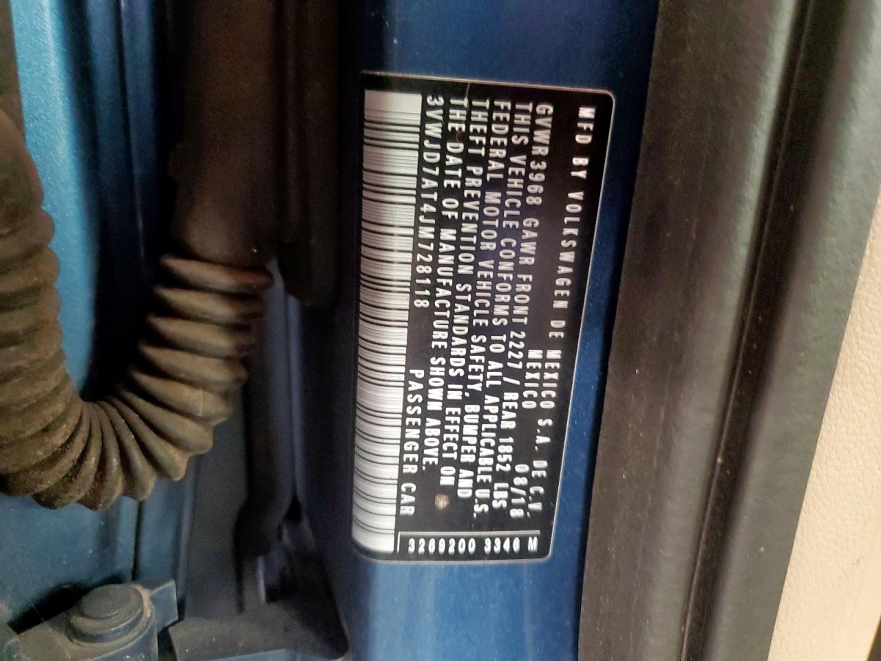 VOLKSWAGEN BEETLE SE