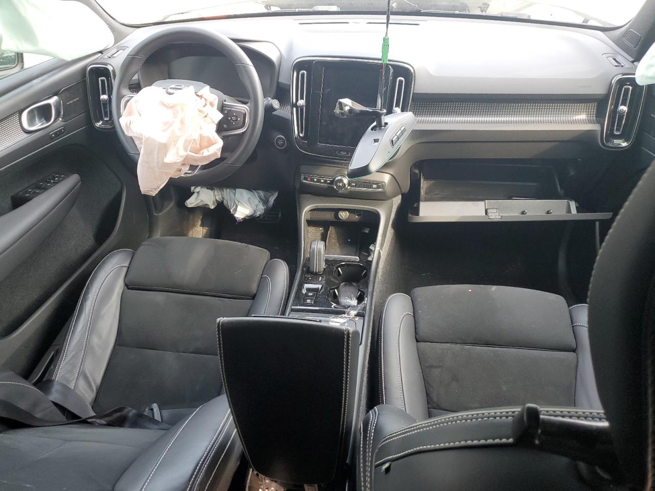 VOLVO XC40 T5 R-DESIGN