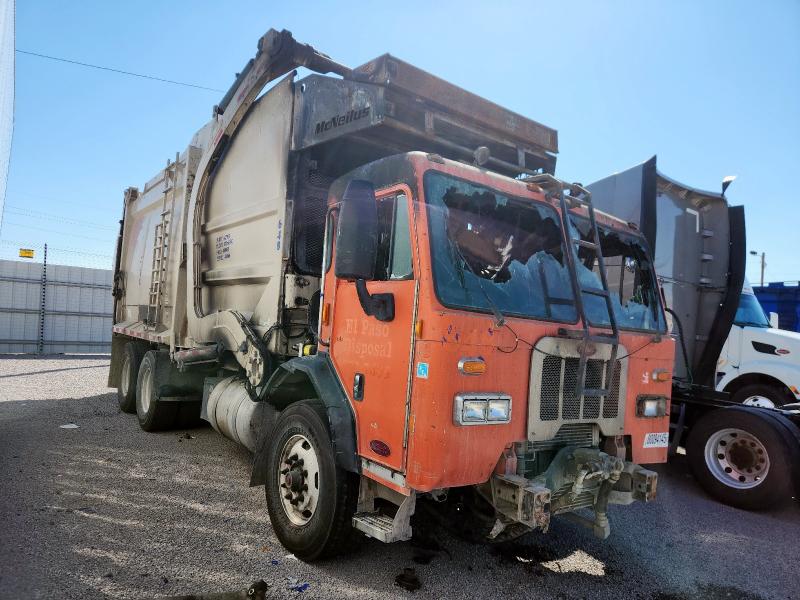 PETERBILT TRACTOR 320