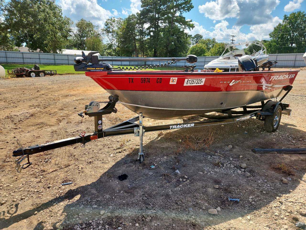 Lot #3276354724 2013 TRACKER BOAT