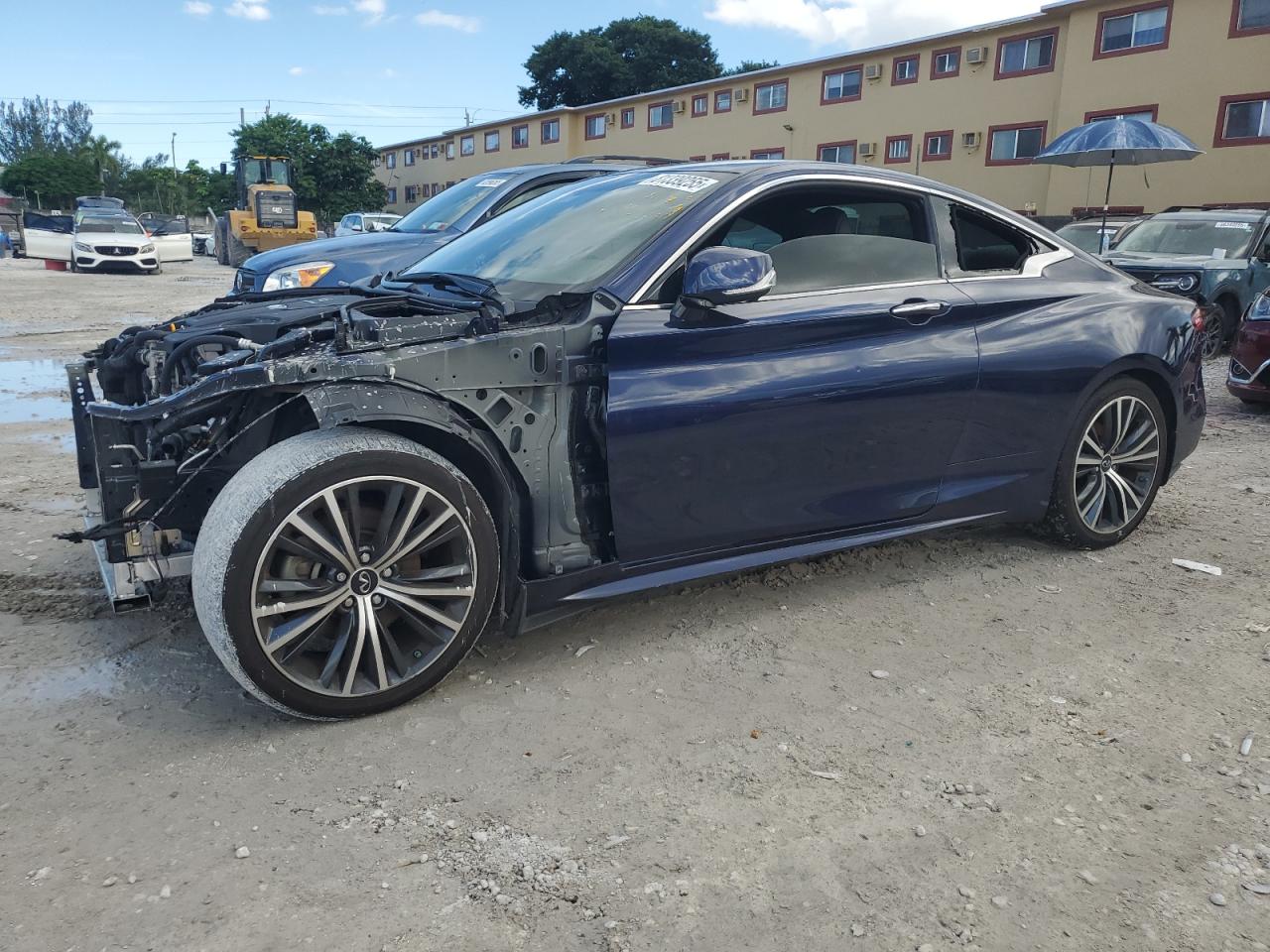 INFINITI Q60 LUXE
