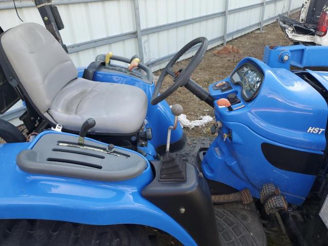 2004 NEWH TRACTOR #3253759013