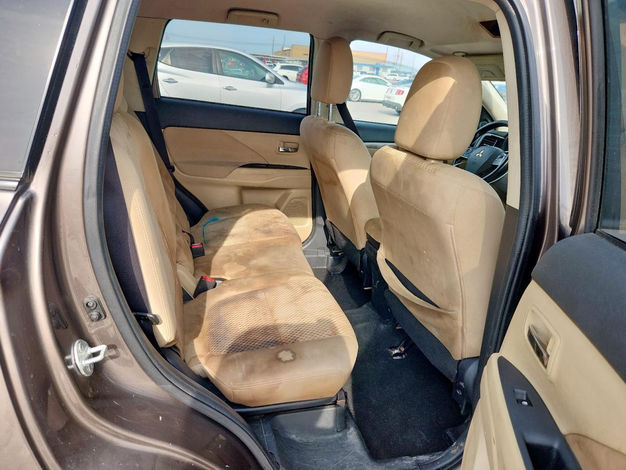 MITSUBISHI OUTLANDER SE