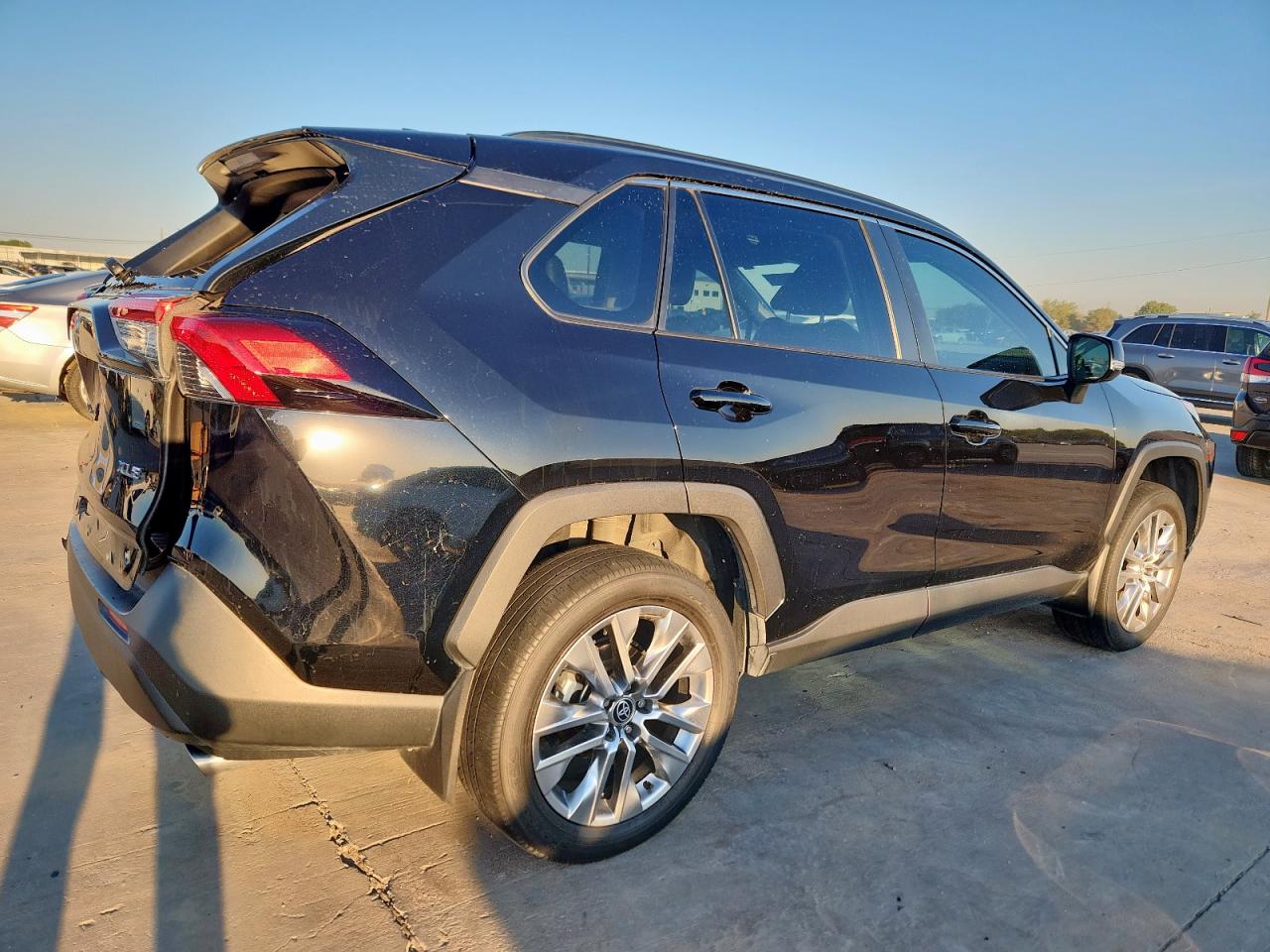 TOYOTA RAV4 XLE PREMIUM