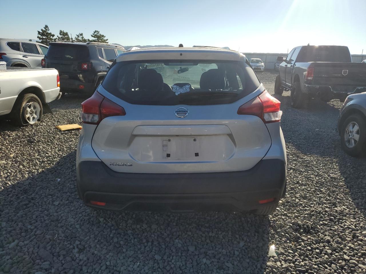 NISSAN KICKS S