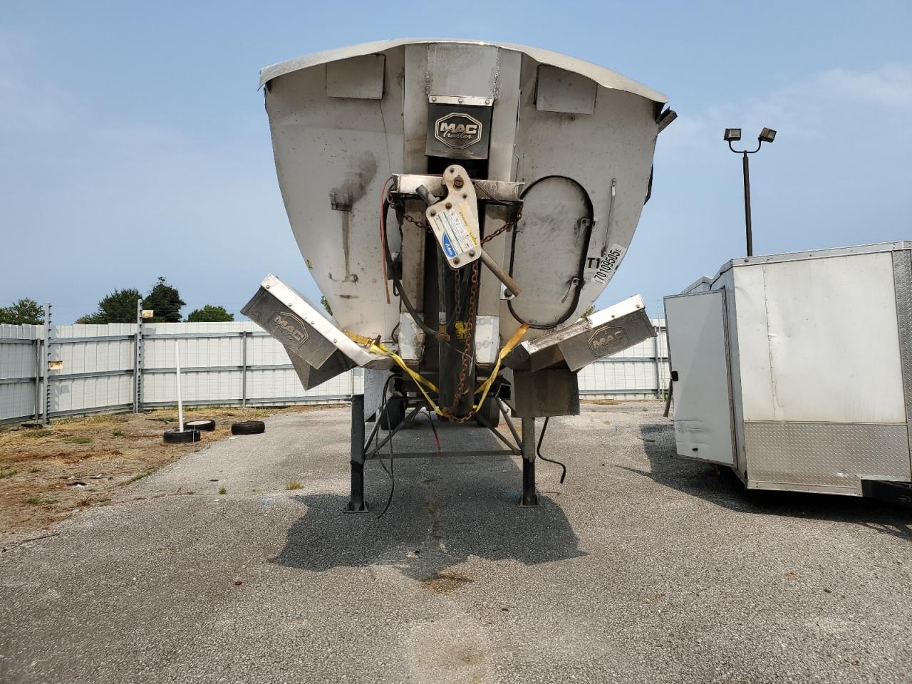 Lot #3265946527 2010 MAC UNKNOWN