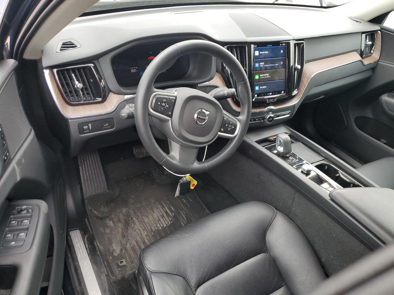 VOLVO XC60 B5 MOMENTUM