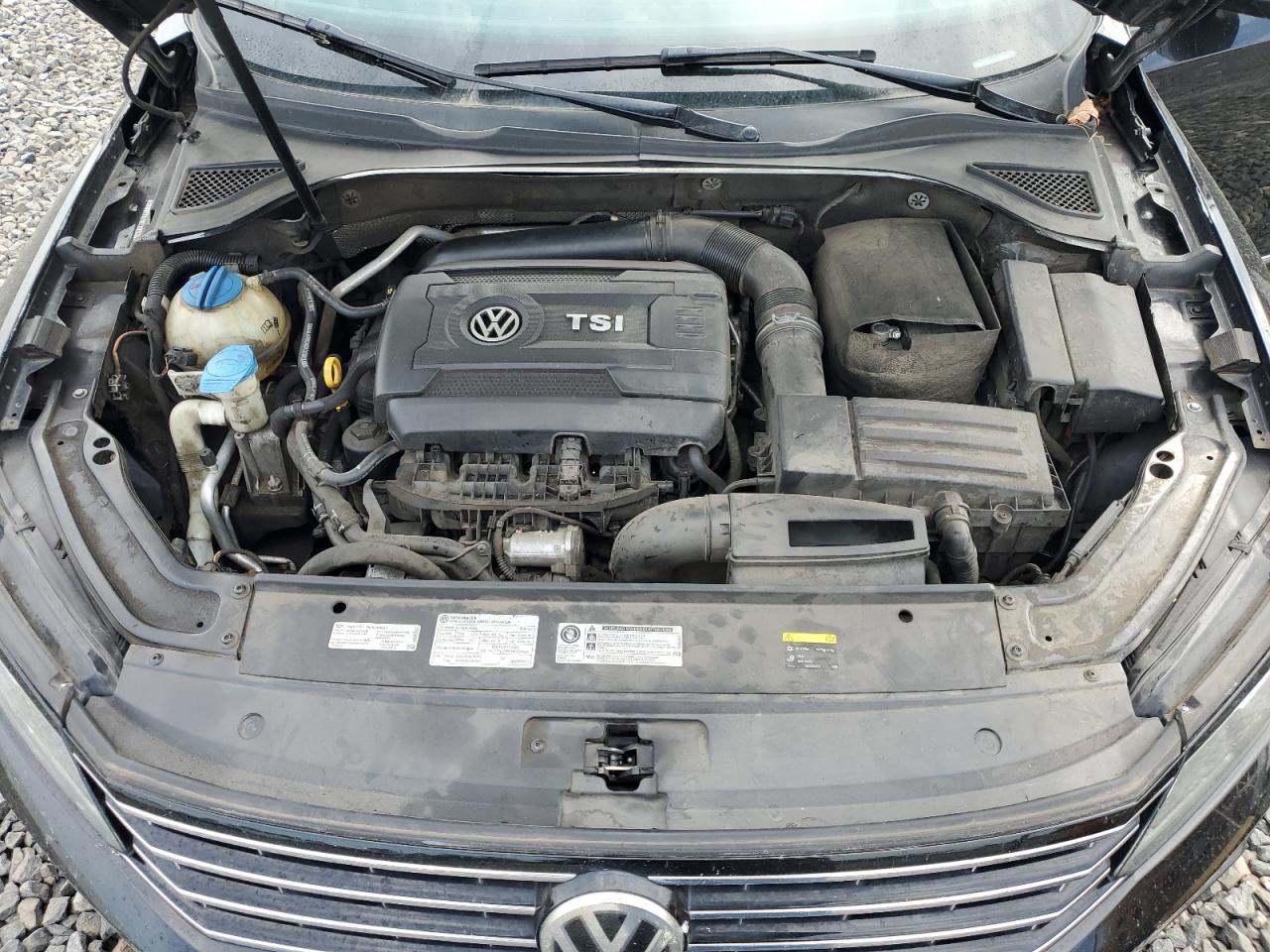 VOLKSWAGEN PASSAT SE