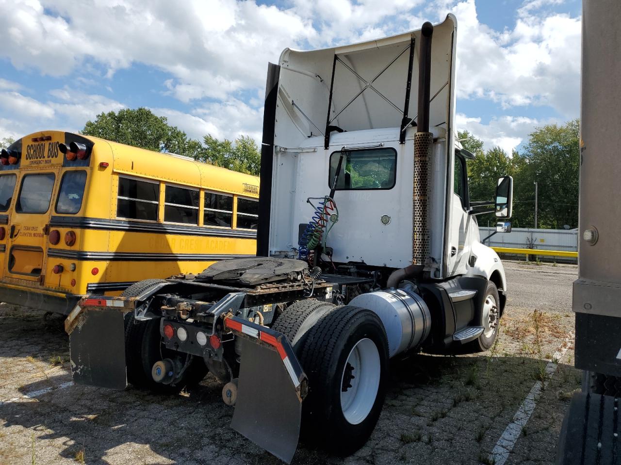 Lot #3261966489 2016 KENWORTH T680